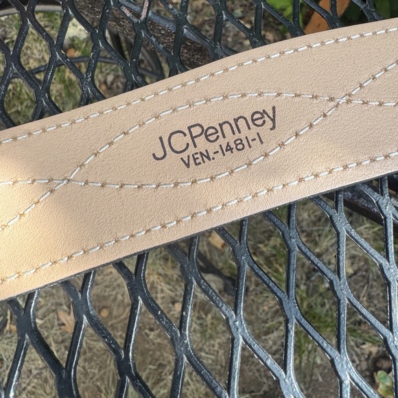 Vintage White Leather Belt with Ornate Silver Buckle - Picture 5 of 5